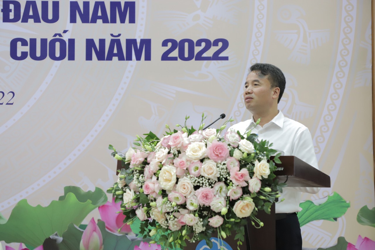 Tổng Gi&aacute;m đốc BHXH Việt Nam Nguyễn Thế Mạnh ph&aacute;t biểu tại hội nghị.