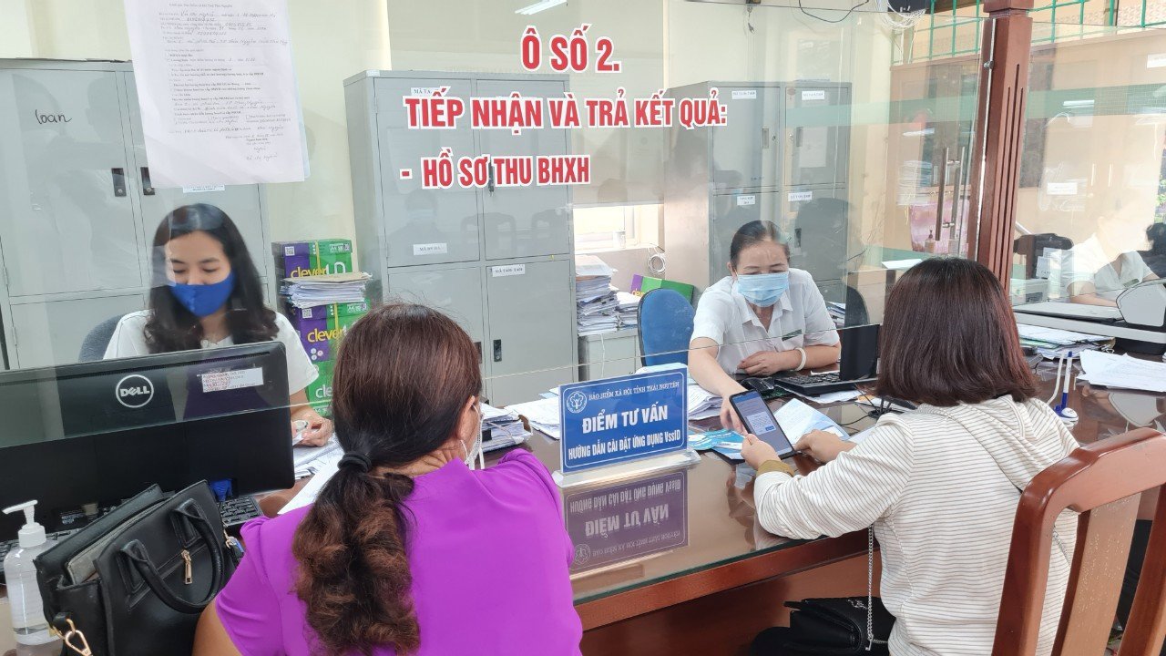 Ngành BHXH Việt Nam kịp thời tiếp nhận, giải quyết hồ sơ hỗ trợ người lao động và người sử dụng lao động.