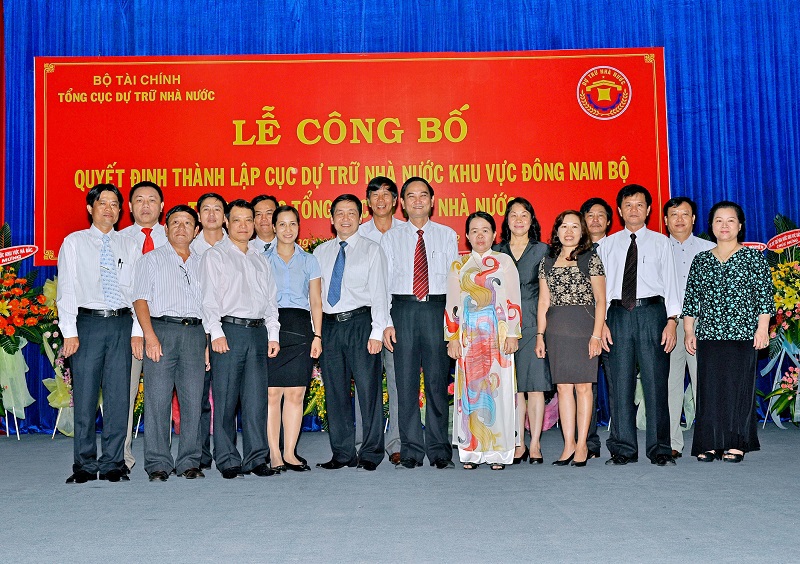 Nguyên Thứ trưởng Bộ Tài chính Nguyễn Hữu Chí và lãnh đạo Tổng cục, lãnh đạo các Vụ, Cục DTNN khu vực, dự lễ thành lập Cục DTNN khu vực Đông Nam Bộ.