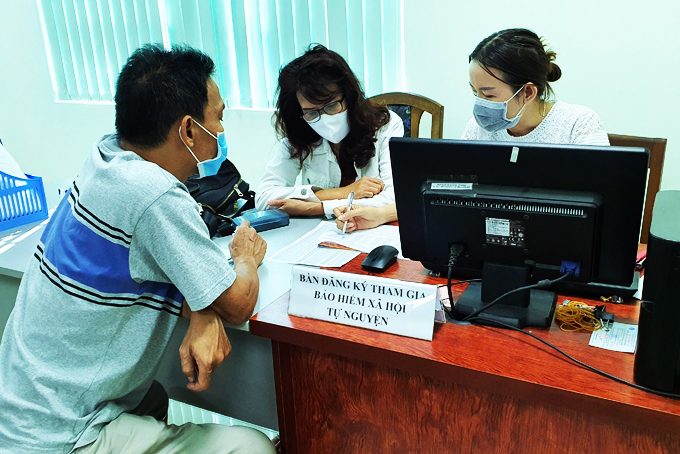 9 tháng năm 2022, toàn ngành BHXH Việt Nam đã giải quyết đầy đủ, kịp thời các chế độ BHXH, BHYT, BHTN cho trên 7,4 triệu lượt người hưởng chế độ ốm đau.