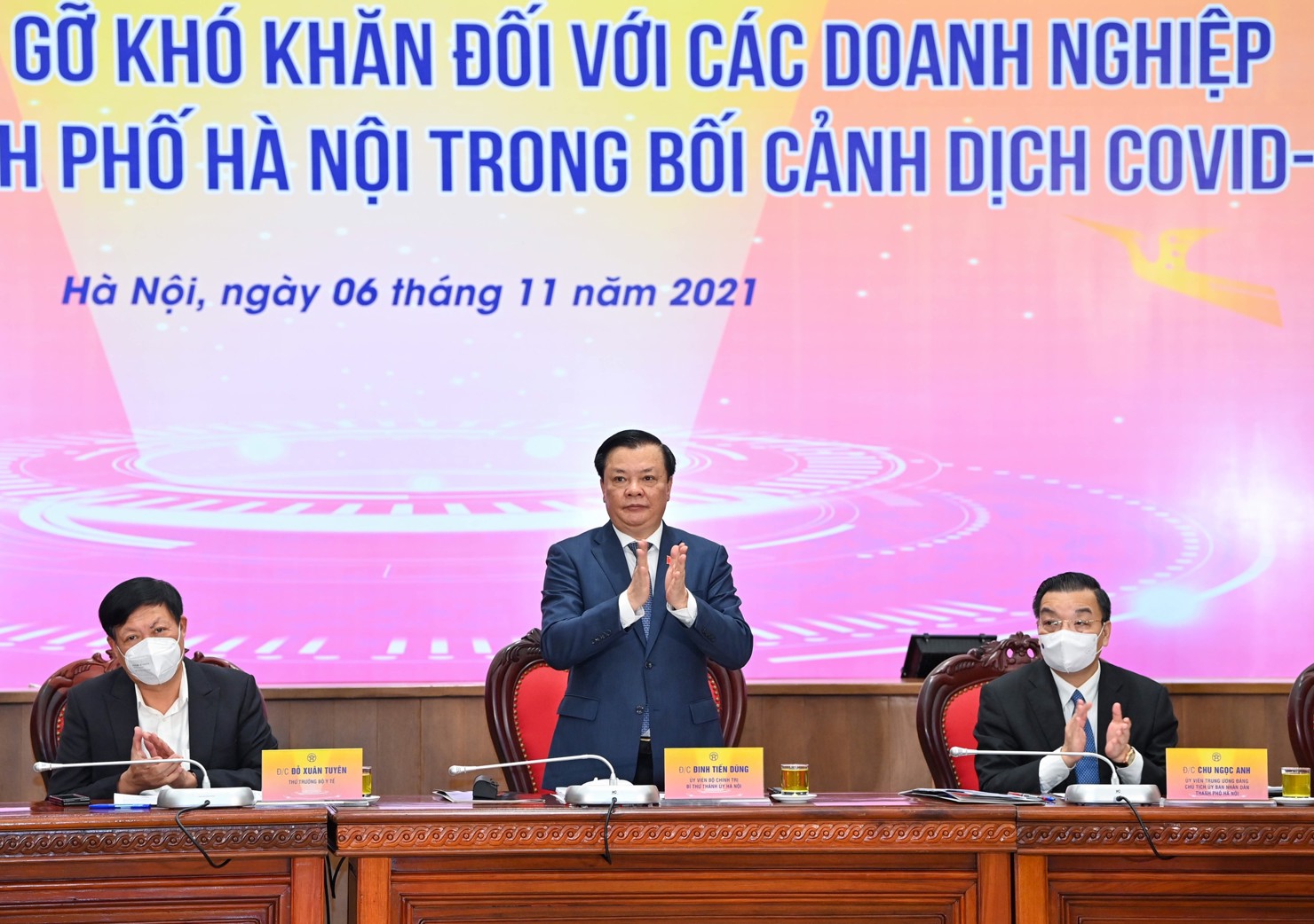 Bí thư Thành ủy Hà Nội Đinh Tiến Dũng: Thành phố mong nhận được những kiến nghị, đề xuất, những sáng kiến, kinh nghiệm để có giải pháp hỗ trợ, thúc đẩy doanh nghiệp phát triển. Ảnh: VGP/Gia Huy