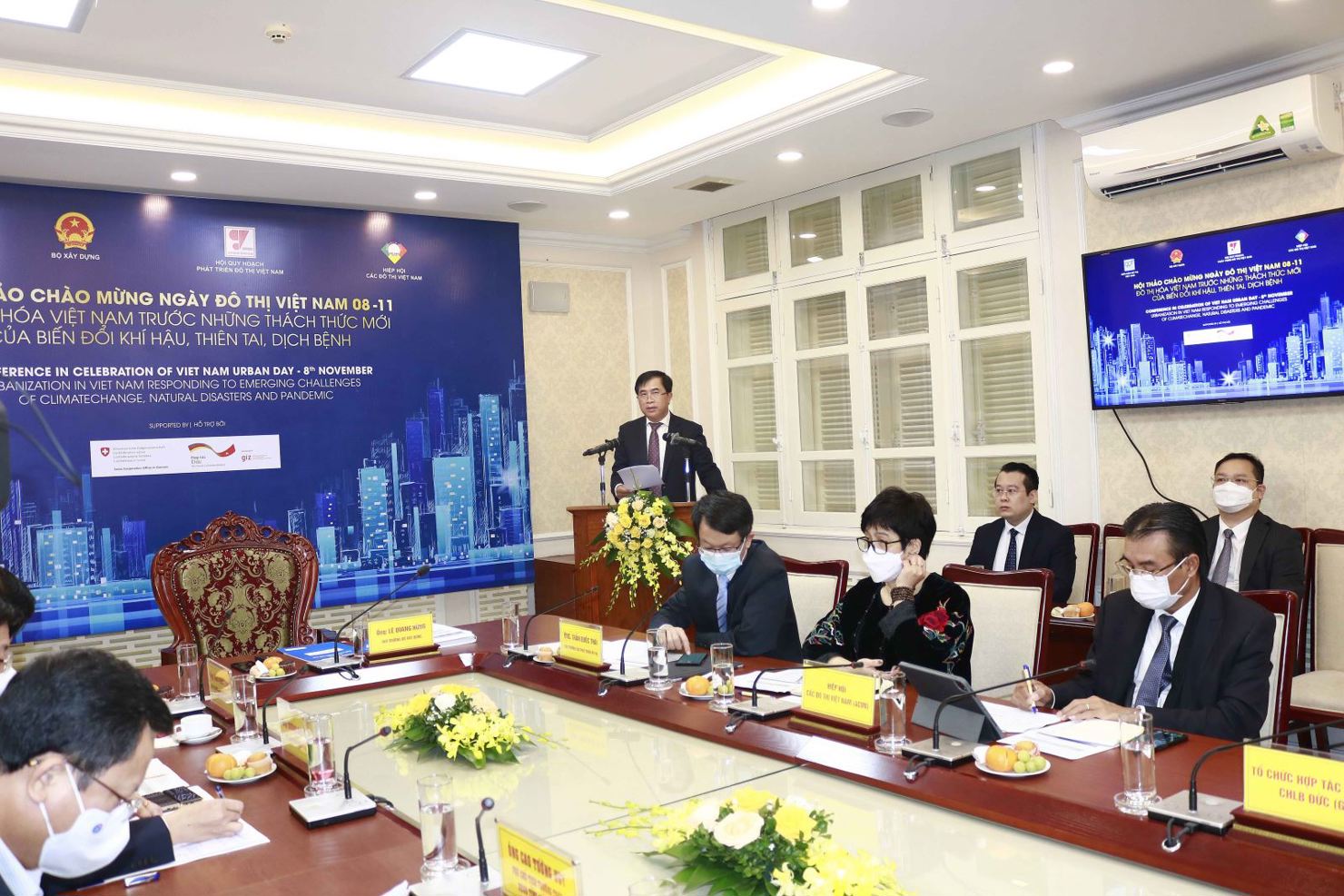 Thứ trưởng Bộ Xây dựng Lê Quang Hùng phát biểu khai mạc hội thảo "Đô thị hóa Việt Nam trước những thách thức mới của biến đổi khí hậu”.