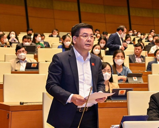 Bộ trưởng Bộ Công Thương Nguyễn Hồng Diên giải trình các ý kiến tại Quốc hội. Ảnh: TTXVN
