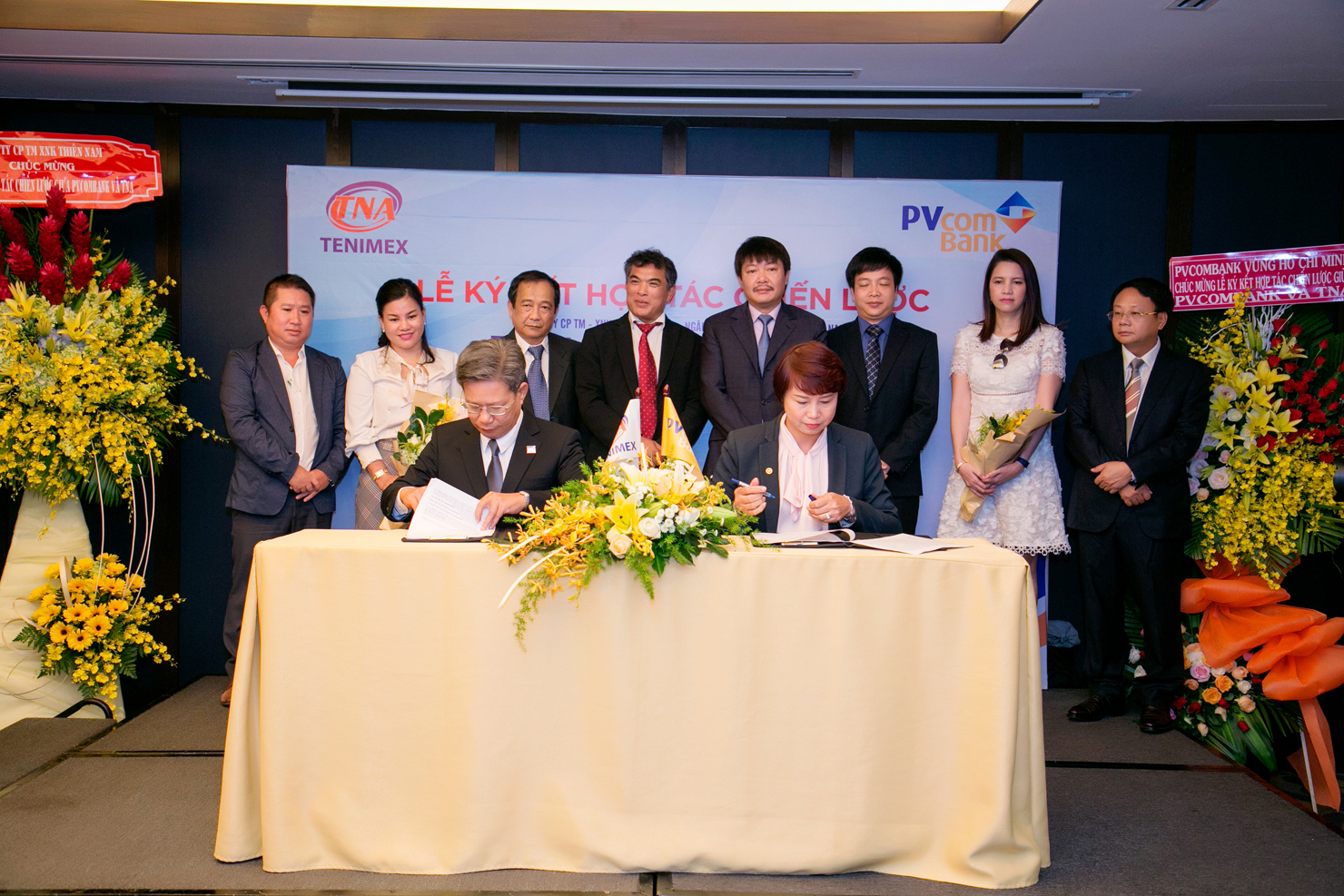 Lễ ký kết hợp tác toàn diện giữa PVcomBank và Công ty cổ phần thương mại xuất nhập khẩu Thiên Nam.