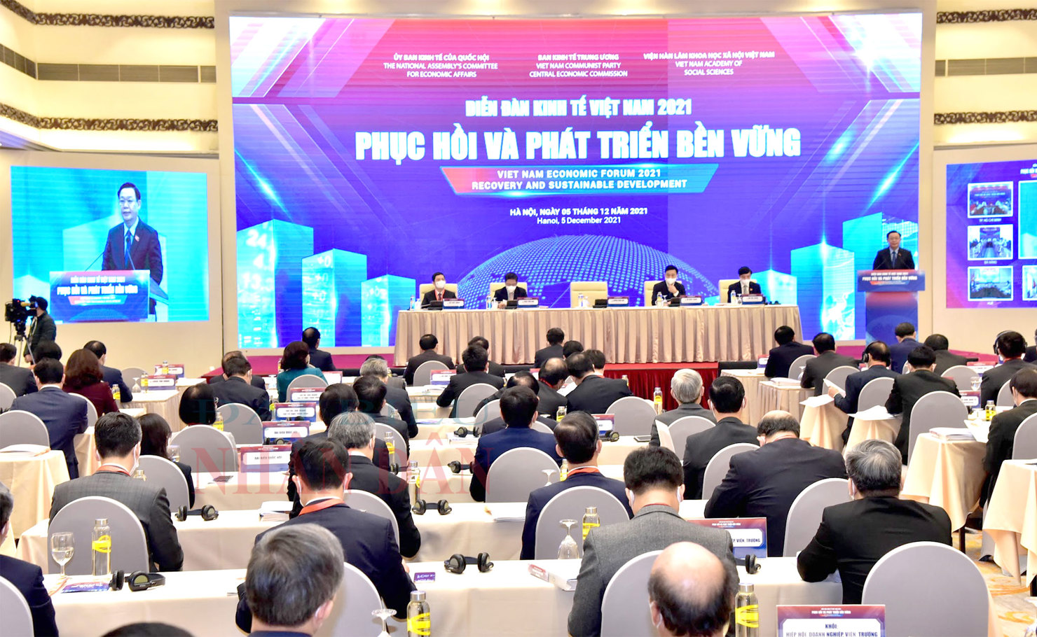 Toàn cảnh Diễn đàn Kinh tế Việt Nam năm 2021 (ngày 5/12/2021).