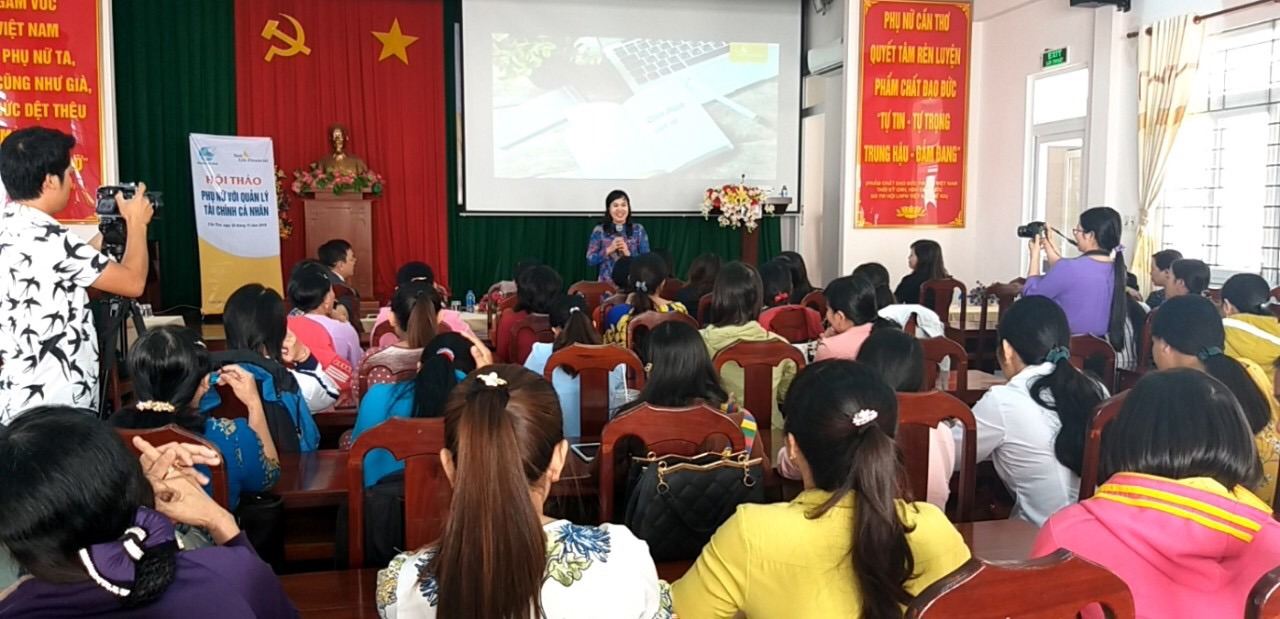 Hội thảo "Phụ nữ và quản lý tài chính cá nhân" do Sun Life Việt Nam tổ chức tại TP. Cần Thơ.