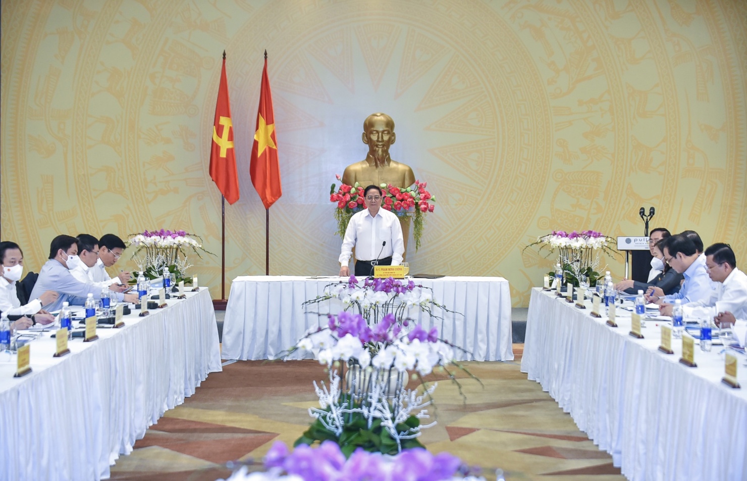 Thủ tướng Phạm Minh Chính và lãnh đạo các bộ ngành đều cơ bản ủng hộ các giải pháp đột phá để phát triển cụm cảng Cái Mép-Thị Vải. Ảnh: VGP/Nhật Bắc