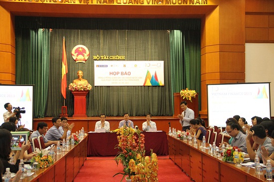 Toàn cảnh họp báo Hội thảo - Triển lãm Vietnam Finance 2013. Nguồn: FinancePlus.vn