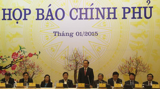 Bộ trưởng Nguyễn Văn Nên chủ trì buổi họp báo Chính phủ thường kỳ tháng 1/2015. Nguồn: KTĐT