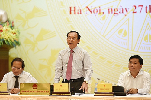 Bộ trưởng Nguyễn Văn Nên trả lời báo giới tại Họp báo Chính phủ thường kỳ tháng 5/2015. 