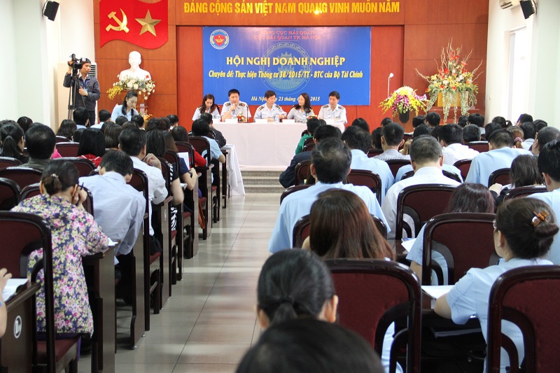 Cục Hải quan Hà Nội luôn coi doanh nghiệp là bạn đồng hành, thường xuyên tổ chức hội nghị đối thoại doanh nghiệp. Ảnh: Văn Trường 
