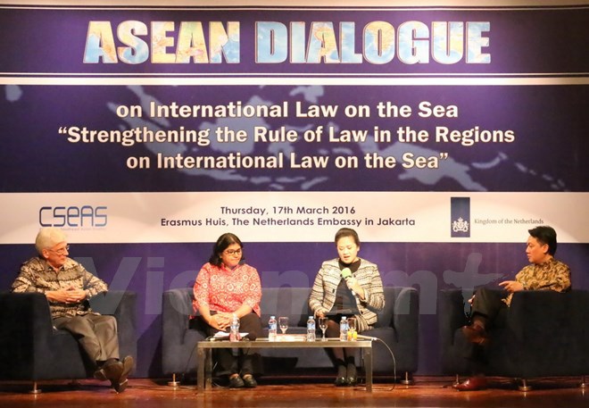 Các học giả tại Đối thoại ASEAN về Luật Biển quốc tế. 