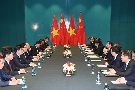 Thủ tướng Nguyễn Xuân Phúc gặp Thủ tướng Trung Quốc Lý Khắc Cường, ngày 14/7. 