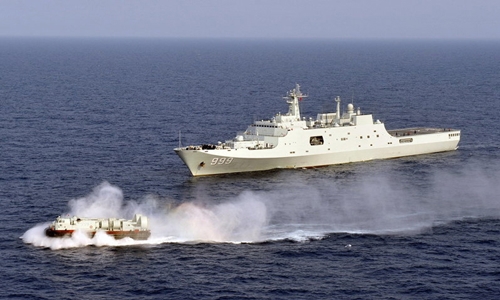 Tàu Trung Quốc huấn luyện tại gần đảo Hải Nam ở Biển Đông. Nguồn: AP