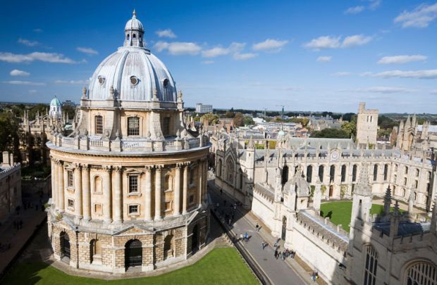 Đại học Oxford của Vương Quốc Anh là trường đại học tốt nhất thế giới năm 2016. 