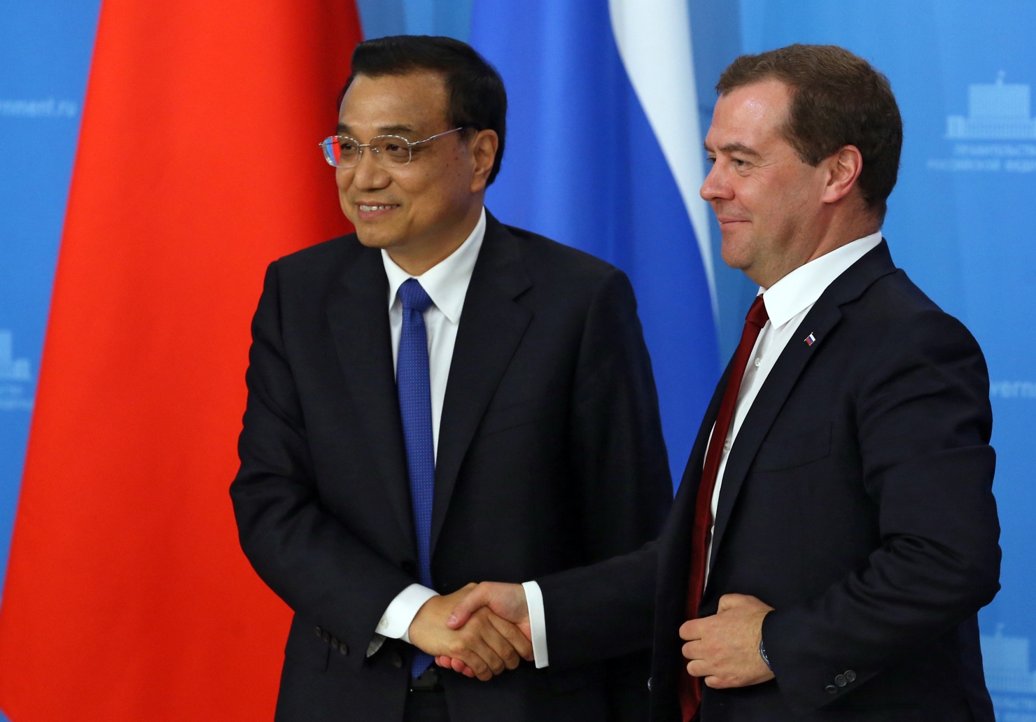 Thủ tướng Nga Dmitry Medvedev và người đồng cấp Trung Quốc Lý Khắc Cường. Ảnh: RIA Novosti