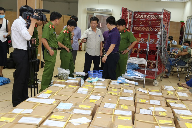 Cục Hải quan Hà Nội thu giữ hơn 2,5 tấn lá Khát (ngày 6/7/2016).