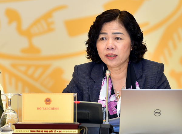 Thứ trưởng Bộ Tài chính Vũ Thị Mai trả lời câu hỏi của phóng viên liên quan đến hoạt động kinh doanh đặt phòng trực tuyến tại buổi họp báo Chính phủ thường kỳ tháng 1/2017 (ngày 3/2/2017). 