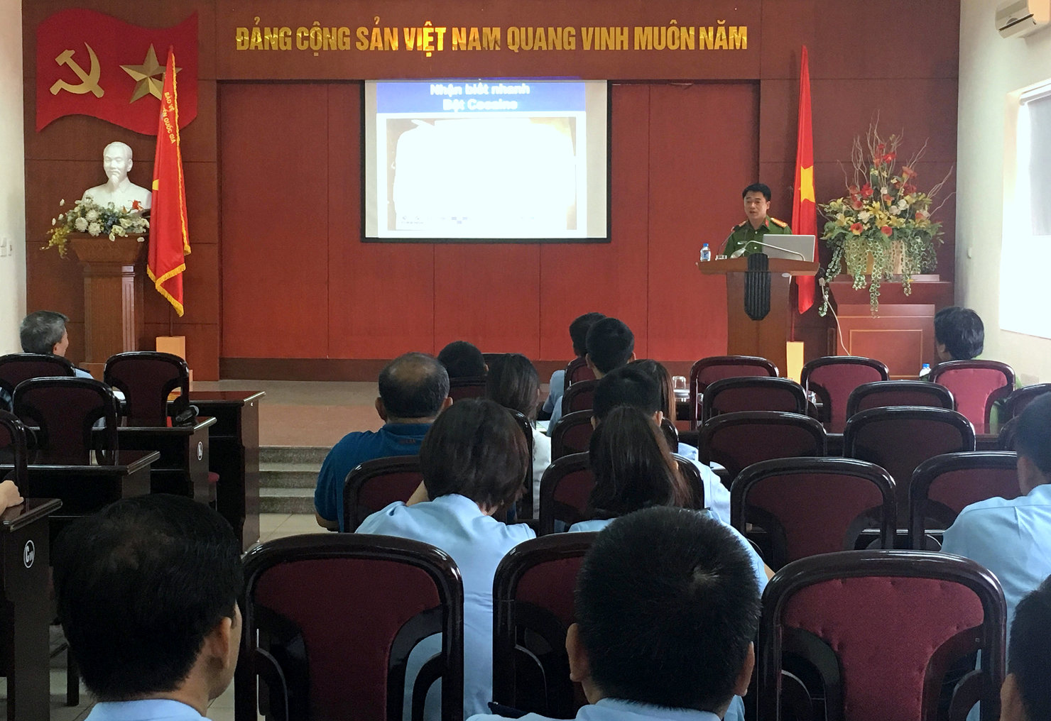 Toàn cảnh Hội nghị tập huấn cho các cán bộ công chức chuyên trách lĩnh vực đấu tranh với ma túy của Cục Hải quan TP. Hà Nội. 