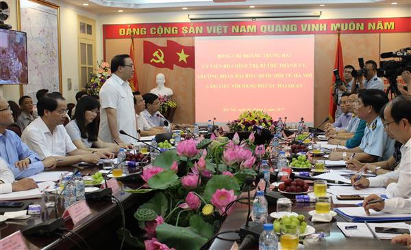 Ủy viên Bộ Chính trị, Bí thư Thành ủy Hà Nội Hoàng Trung Hải phát biểu chỉ đạo tại buổi làm việc với Cục Hải quan TP. Hà Nội.  