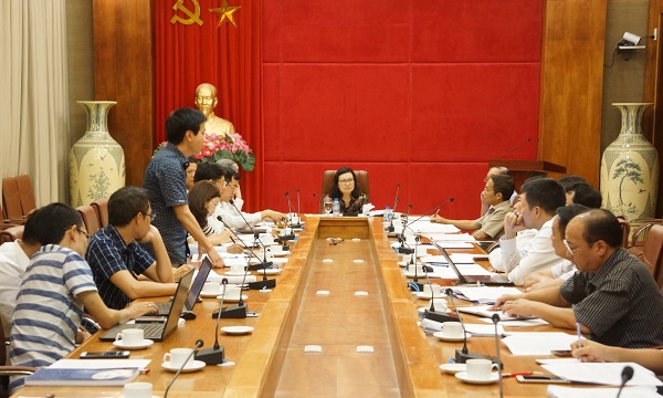 Bí thư Ban Cán sự, Tổng Giám đốc BHXH Việt Nam Nguyễn Thị Minh chủ trì cuộc họp.