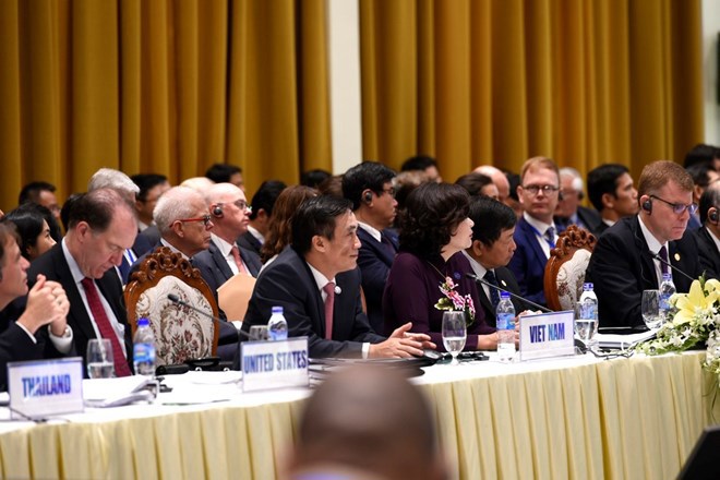 Các Bộ trưởng Tài chính APEC ra Tuyên bố chung về cơ sở hạ tầng.