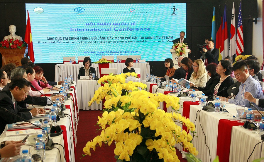 Hội thảo quốc tế “Giáo dục tài chính trong bối cảnh đẩy mạnh phổ cập tài chính ở Việt Nam” thu hút sự tham gia của đông đảo các chuyên gia trong và ngoài nước. 