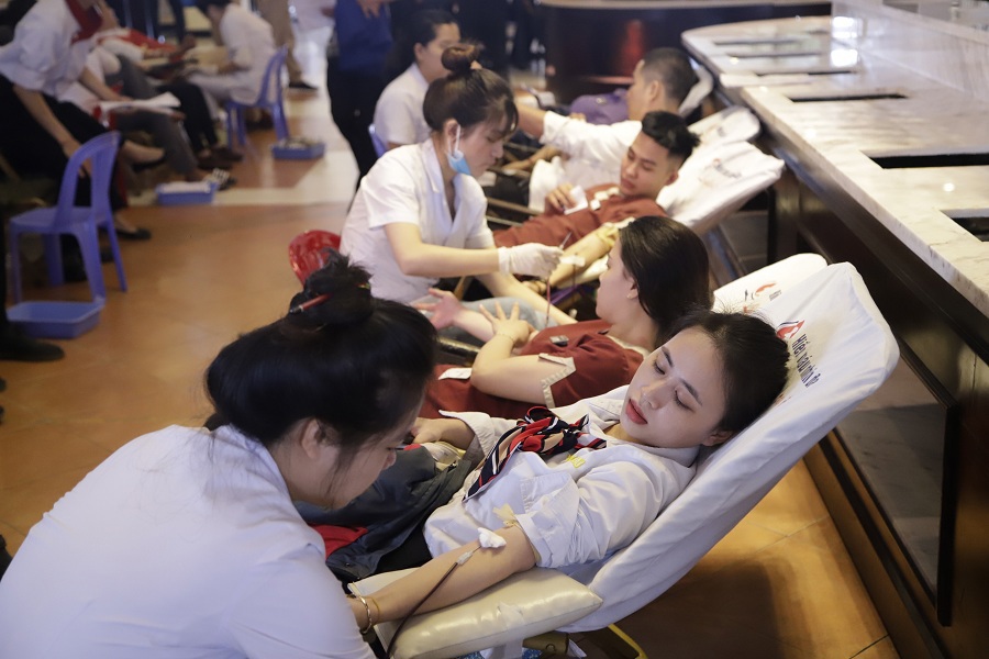 Gần 300 đơn vị máu được trao tặng từ ngày hội "Những giọt máu hồng Sun World Ba Na Hills 2018"