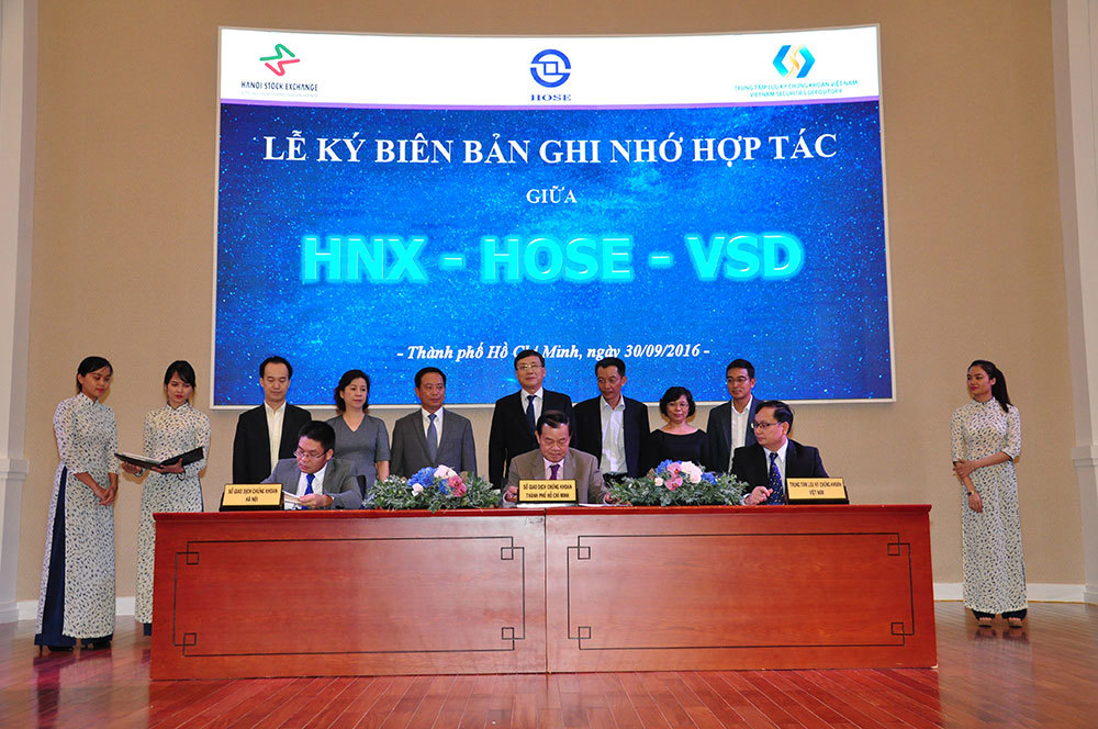 Lễ ký biên bản ghi nhớ hợp tác giữa HNX - HOSE - VSD.