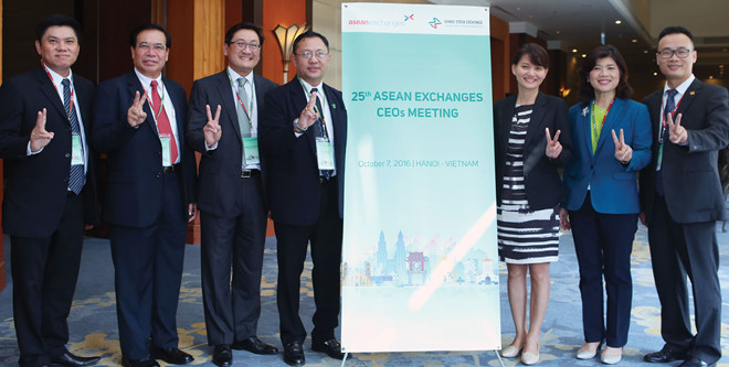 Ảnh tại Hội nghị Tổng giám đốc các sở Giao dịch Chứng khoán ASEAN lần thứ 25 và Chương trình ASEAN Broker Networking.