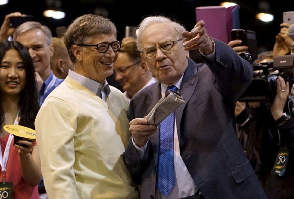 Những doanh nhân thành đạt, như Warrent Buffett và Bill Gates, cũng không ngại thừa nhận mình từng nhận lời khuyên của ai đó. Nguồn: internet.