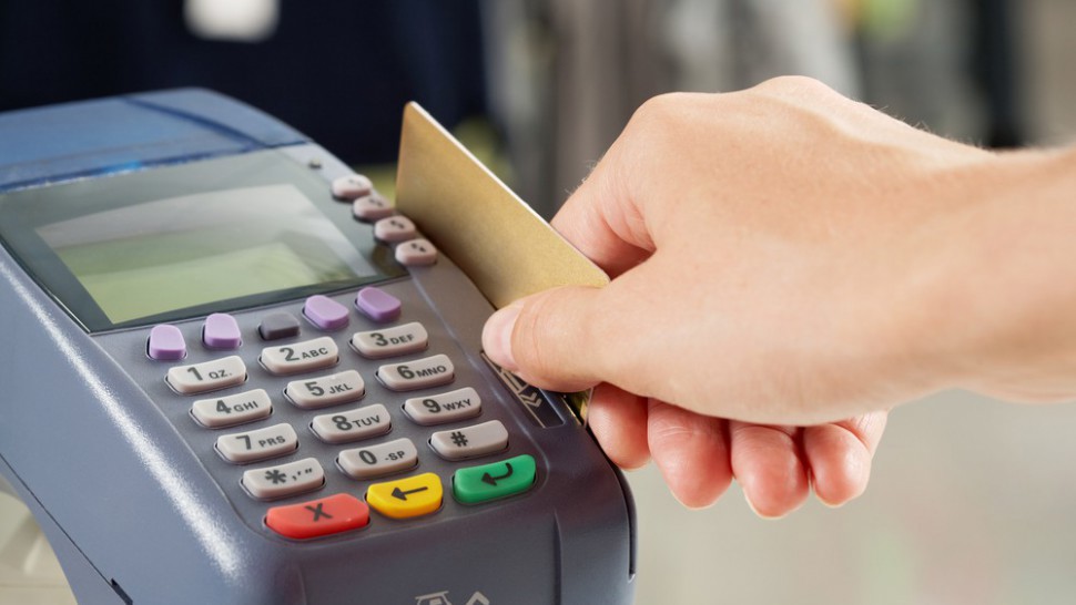 Tần suất sử dụng thẻ ghi nợ tại Mỹ năm ngoái vượt xa số giao dịch bằng thẻ tín dụng. Nguồn: internet.