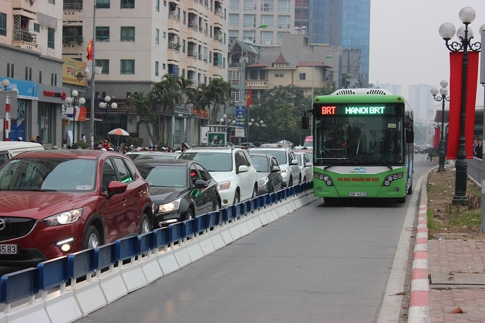 Buýt nhanh BRT đã khẳng định là một loại hình dịch vụ vận chuyển hành khách công cộng chất lượng cao. Nguồn: internet.