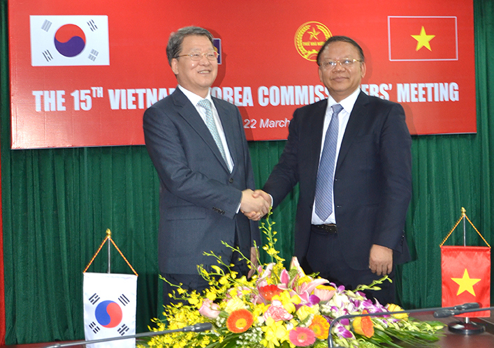 Tổng cục trưởng Tổng cục Thuế Bùi Văn Nam đã có buổi tiếp và làm việc với Tổng cục trưởng cơ quan thuế quốc gia Hàn Quốc - Lim Hwan SooNguồn: internet.