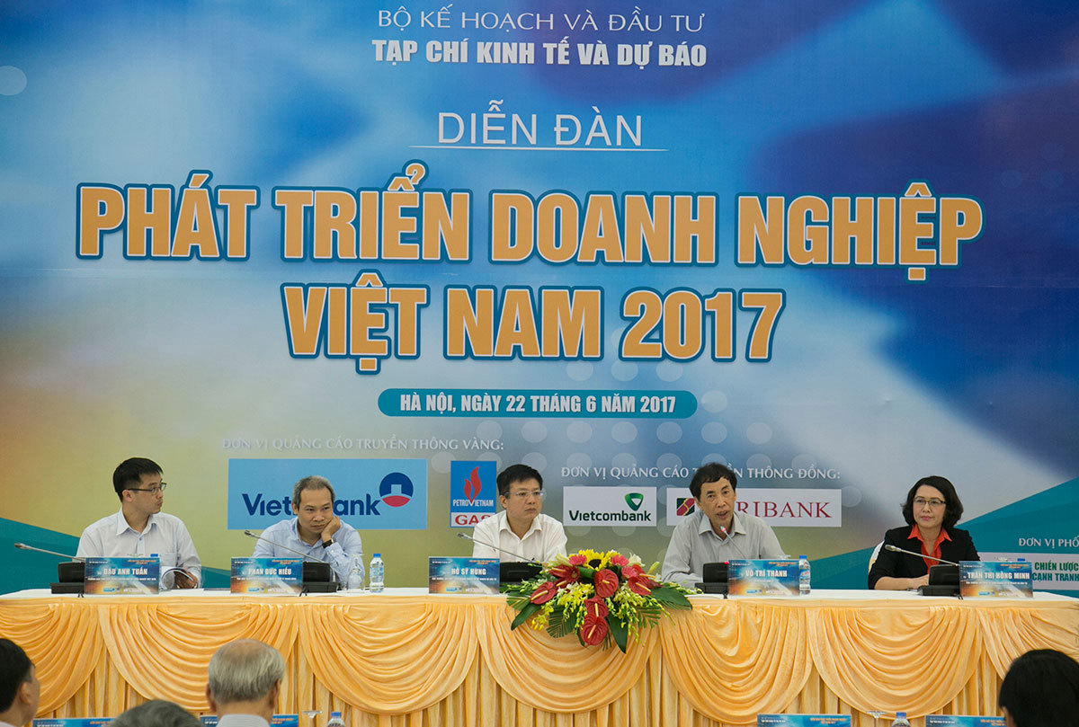 Thúc đẩy khu vực kinh tế tư nhân, nâng cao tỷ lệ đóng góp trong chuỗi giá trị của nền kinh tế là những nội dung trọng tâm được trao đổi tại Diễn đàn "Phát triển Doanh nghiệp Việt Nam năm 2017" .