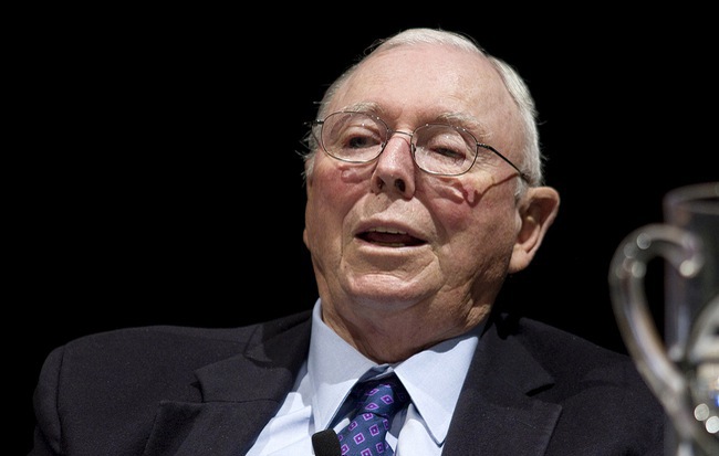 Charlie Munger hiện là phó chủ tịch của Berkshire Hathaway, ông được coi là cánh tay phải của Buffett trong tham vấn các chiến lược mua lại của Berkshire.  Nguồn: Internet