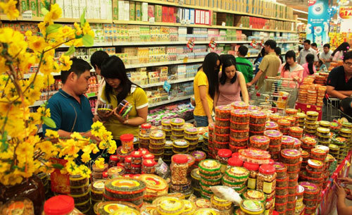 Các siêu thị chuẩn bị lượng hàng hoá dồi dào để phục vụ người dân mua sắm. Nguồn: Internet