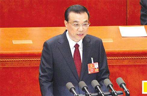 Thủ tướng Lý Khắc Cường đọc báo cáo của Chính phủ trước Quốc hội. Nguồn: Internet