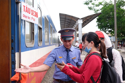Cùng với với nâng cao chất lượng dịch vụ, dịp hè 2018 ngành đường sắt tiếp tục giảm giá vé Nguồn: Bảo Ngân