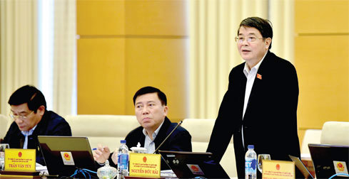 Ủy viên Trung ương Đảng, Chủ nhiệm Ủy ban Tài chính - Ngân sách Nguyễn Đức Hải phát biểu tại phiên họp Ảnh: Quang Khánh