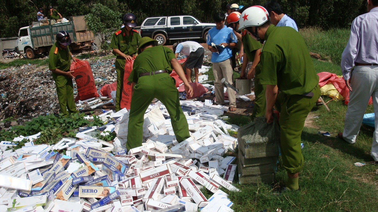 Tình trạng buôn lậu thuốc lá tại biên giới các tỉnh Tây Nam vẫn “nóng”. . Nguồn: Internet