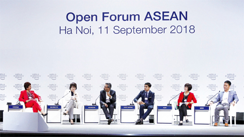 Các đại biểu thảo luận tại Diễn đàn mở với chủ đề “ASEAN 4.0 cho tất cả”	Ảnh: Lâm Khánh