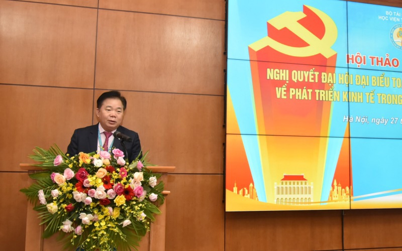 Nhà giáo nhân dân, Phó Giáo sư, Tiến sĩ Nguyễn Trọng Cơ, Giám đốc Học viện Tài chính phát biểu đề dẫn hội thảo.