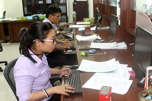 Cục Thuế Khánh Hòa tập trung rà soát các khoản nợ thuế. Ảnh: Tuấn Nguyễn