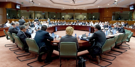 Các bộ trưởng tài chính EU trong một cuộc thảo luận về chính sách tài khóa chung cho toàn khối. Nguồn: internet