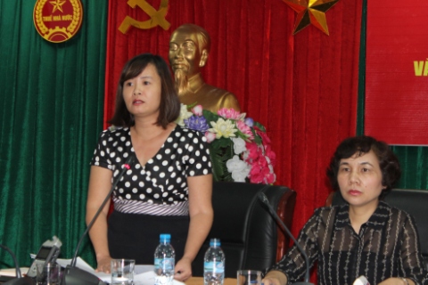 Bà Lý Thị Hoài Hương - Phó Vụ trưởng Vụ Quản lý thuế TNCN trả lời báo chí chiều 21/10. Ảnh: NM.