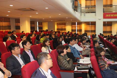 Hơn 100 DN và cán bộ thuế Hà Nội tham dự tập huấn hoàn thuế điện tử. ảnh: PV