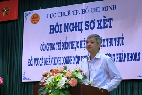 Ông Lê Duy Minh, Phó Cục trưởng Cục Thuế TP. Hồ Chí Minh công bố kết quả thực hiện thí điểm ủy nhiệm thu thuế. Ảnh ĐD