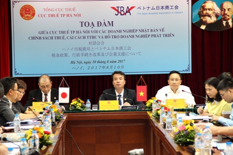 Lãnh đạo Cục Thuế TP.Hà Nội và Hiệp hội DN Nhật Bản tại Việt Nam cùng chủ trì hội nghị. Ảnh: NM.