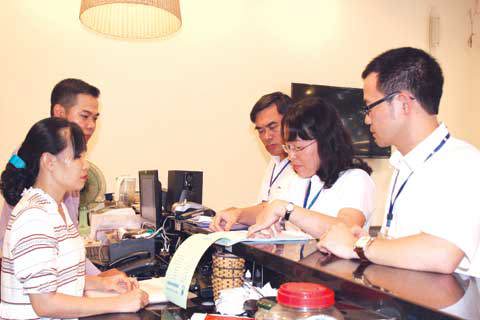 Bộ phận tư vấn của Cục Thuế Lào Cai luôn hỗ trợ tối đa giúp doanh nghiệp phát triển.